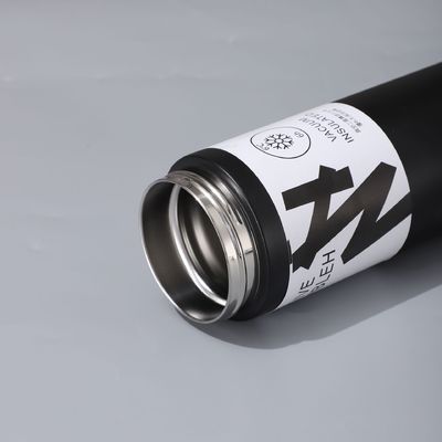 304 aço inoxidável Japandi estilo de design 550ml frasco de vácuo de parede dupla com alça