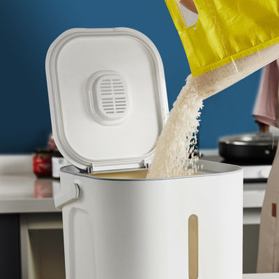 Logotipo personalizável Recipiente de armazenamento de arroz de plástico PP de qualidade alimentar com colher 5-10 kg de carga