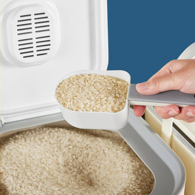 Logotipo personalizável Recipiente de armazenamento de arroz de plástico PP de qualidade alimentar com colher 5-10 kg de carga