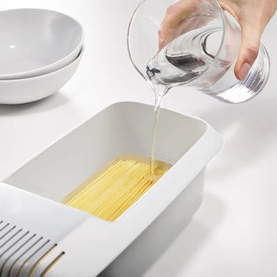 Prático cozinhador de macarrão personalizado microondas para filtrar macarrão espaguete