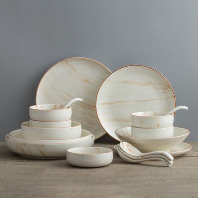 Pratos de cozinha em placas de porcelana bege para jantar e presentes de ocasião