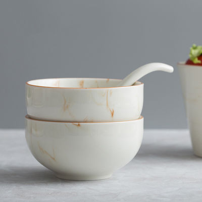 Pratos de cozinha em placas de porcelana bege para jantar e presentes de ocasião