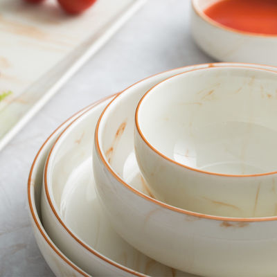 Pratos de cozinha em placas de porcelana bege para jantar e presentes de ocasião