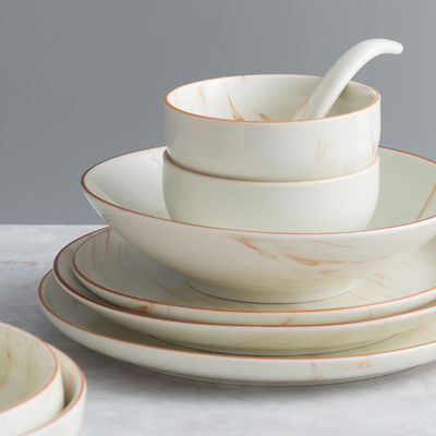 Pratos de cozinha em placas de porcelana bege para jantar e presentes de ocasião