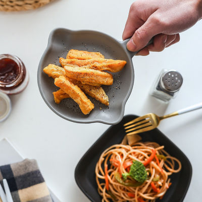 Os pratos de cozinha de cerâmica de estilo nórdico com um único cabo de 5 cm de tamanho e logotipo personalizado