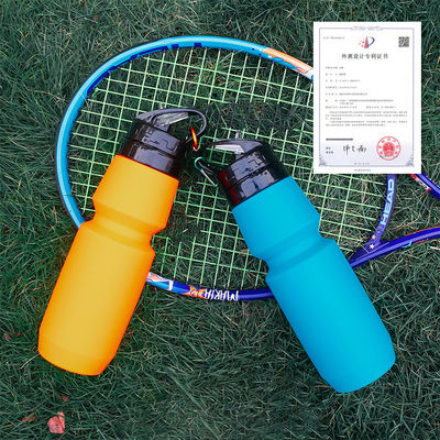 750 ml garrafa de água de silicone revestida anti-corrosição para viagens e esportes personalizável