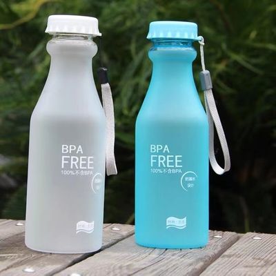 Garrafa de água livre de BPA de 550 ml, para crianças escolares.