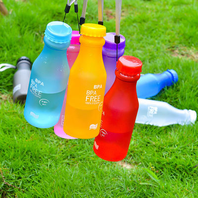 Garrafa de água livre de BPA de 550 ml, para crianças escolares.