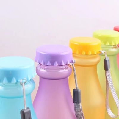 Garrafa de água livre de BPA de 550 ml, para crianças escolares.