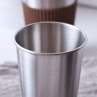 Taça de café de aço inoxidável personalizada 17oz Dupla parede 18/8 Tumbler com manga de silicone