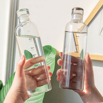 Estilo de design minimalista 500 ml de garrafa de água de borosilicato de vidro livre de BPA com marcador de tempo