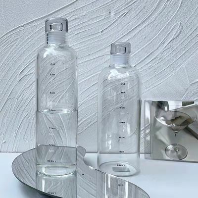 Estilo de design minimalista 500 ml de garrafa de água de borosilicato de vidro livre de BPA com marcador de tempo
