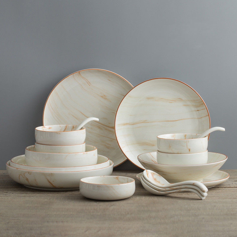 Pratos de cozinha em placas de porcelana bege para jantar e presentes de ocasião