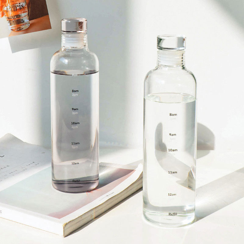 Estilo de design minimalista 500 ml de garrafa de água de borosilicato de vidro livre de BPA com marcador de tempo